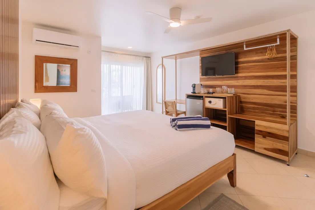 Deluxe King with Balcony Ocean View – photo 3