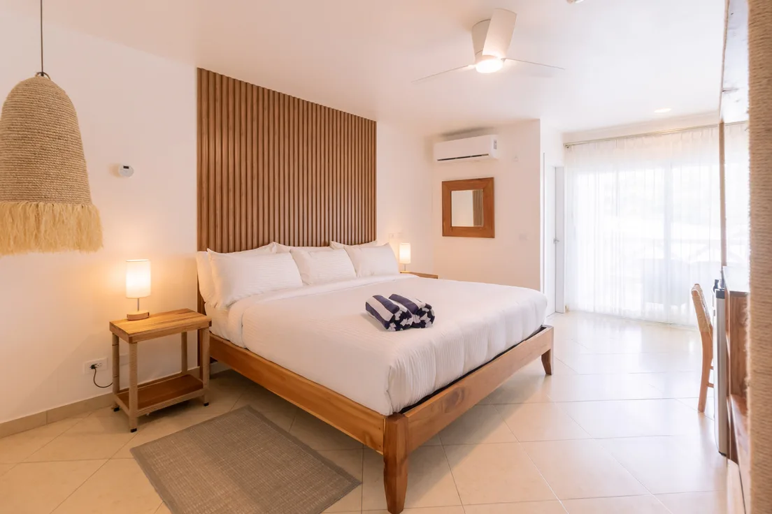 Deluxe King with Balcony Ocean View – photo 1