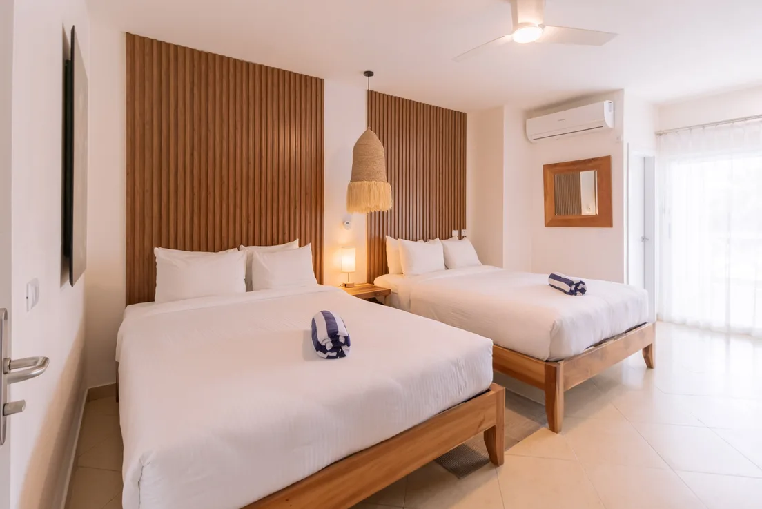 Deluxe 2 Queen with Balcony Ocean Side of Hotel – photo 1