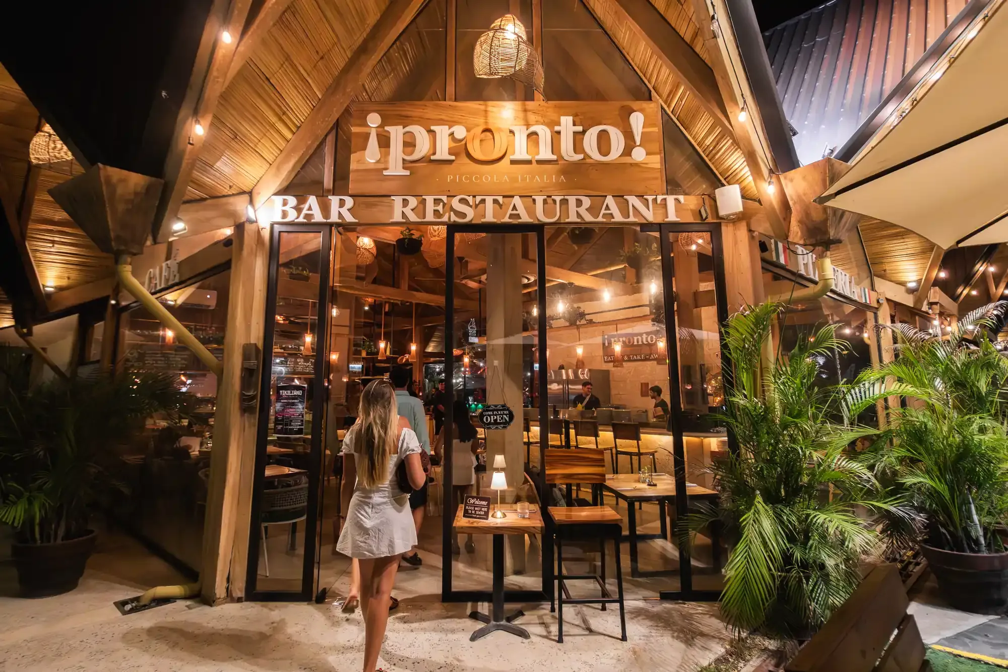 Pronto bar and restaurant at night