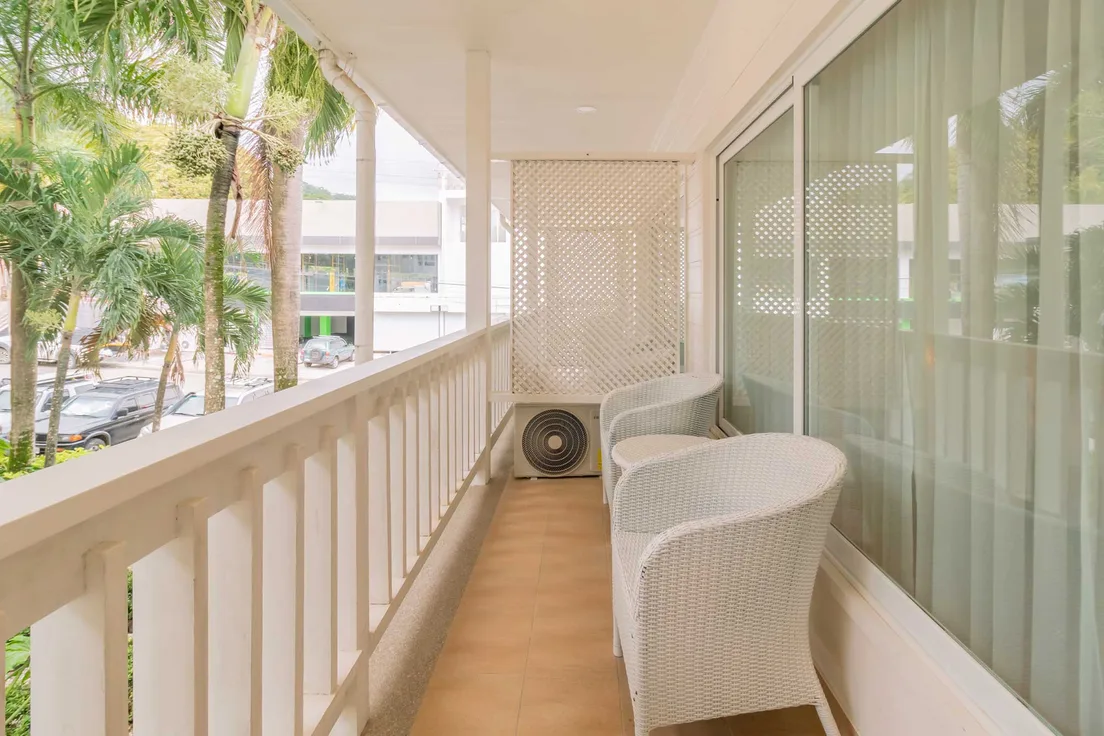 Superior Queen with Balcony Courtyard View – photo 5